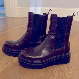 Vagabond Tara boots, patent brown, size 7